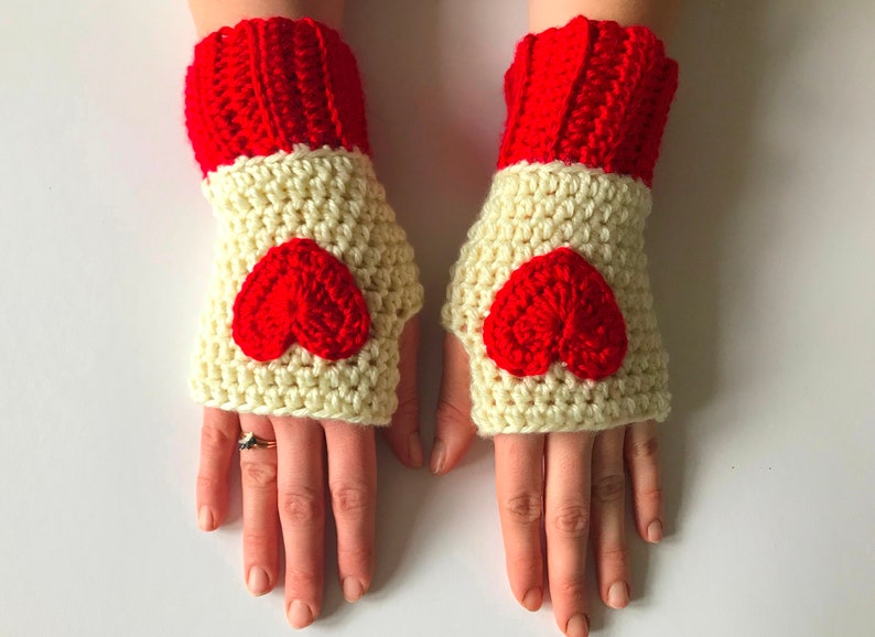 Mother and daughter crochet heart arm warmers. mother and daughter valentines gift. Fingerless gloves. image 6