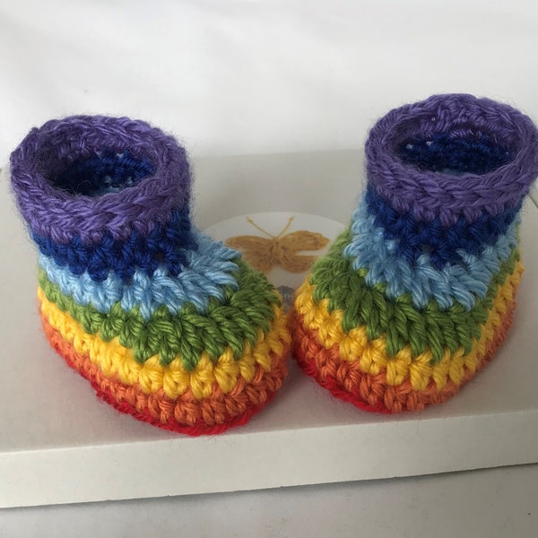 Crochet Rainbow Booties. Baby shower gift. Rainbow crib shoes. Gender Neutral Booties.