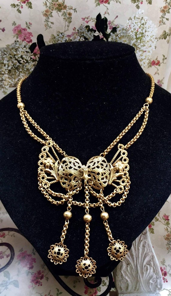 Sexy! Art nouveau pendant Necklace bow Gold tone … - image 1