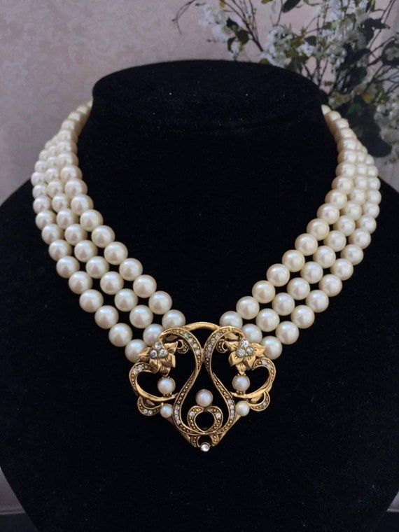 Richelieu Pearls 1947 Pearls Necklace — Advertisement