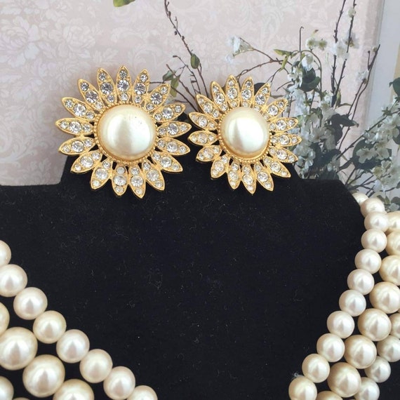 Lot 18- New Vintage Richelieu Simulated Pearl 30 Inch Necklace With Box  #2733 | Auctionninja.com