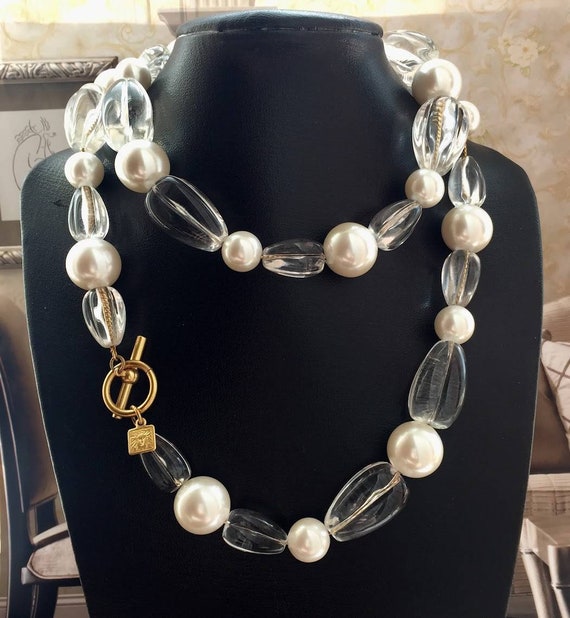 Chic! Anne Klein faux Pearl Necklace Lucite Statio