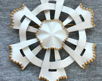 Amazing! 80s Art deco white enamel Designer Monet Maltese cross Brooch PIN gold tone statement Cruise pinwheel Couture Rare Mint