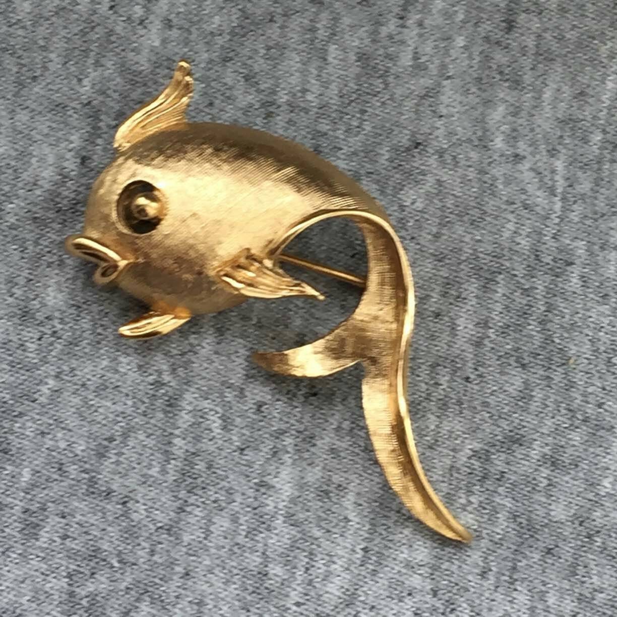 Spilla gioiello vintage a forma di pesce multicolore