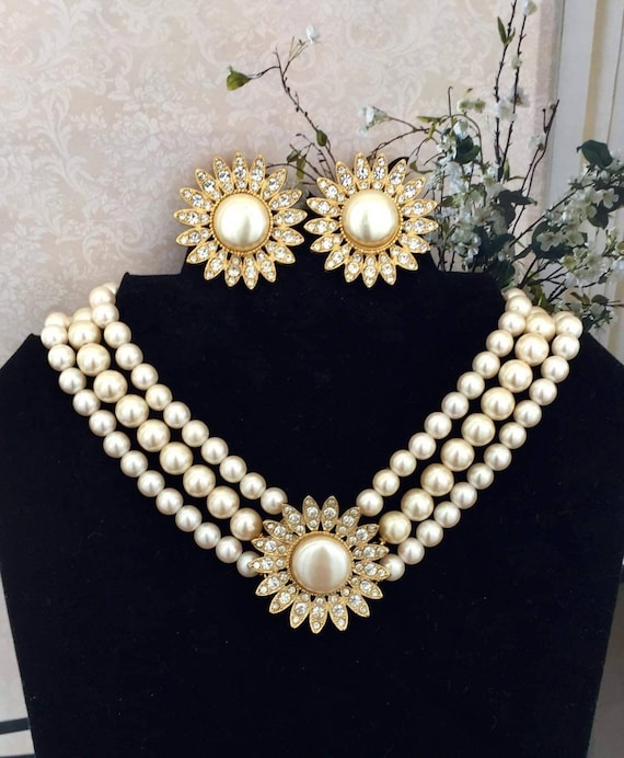 Vintage Richelieu Pearls Necklace Box, Black Velvet Presentation Box,  Jewelers Velvet Display Box, Jewelry Gift for Her - Etsy | Pearl necklace  box, Pearl necklace, Pearls