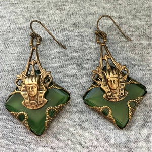 Unique Green Crystal Pharaoh King Tut Earrings pierced antique Gold Tone metal dangle Egyptian chunky Sphinx figural dimensional Vintage image 1