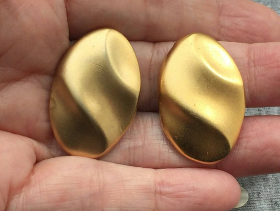 Chic! Oval Gold Tone earrings chunky Runway Etruscan Revival  clip on 80s unique vintage statement gold button earrings, Gold earrings