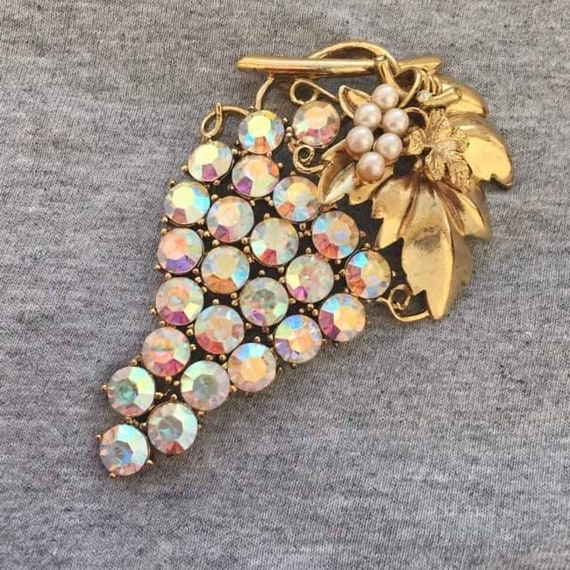 Wow Signed Craft Grapes Brooch Gold Tone Scarf Pi… - image 2