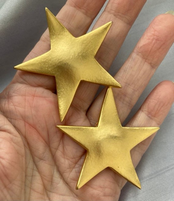 CUTE! Large Star Earrings matte Gold Tone Clip on 