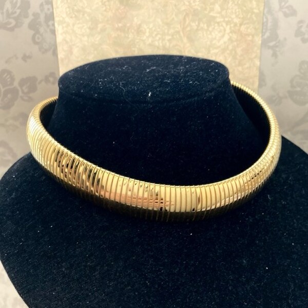 Chic Vintage Monet Omega Thick Necklace Gold tone Chunky Statement Mogul Runway Choker bold Modernist Designer