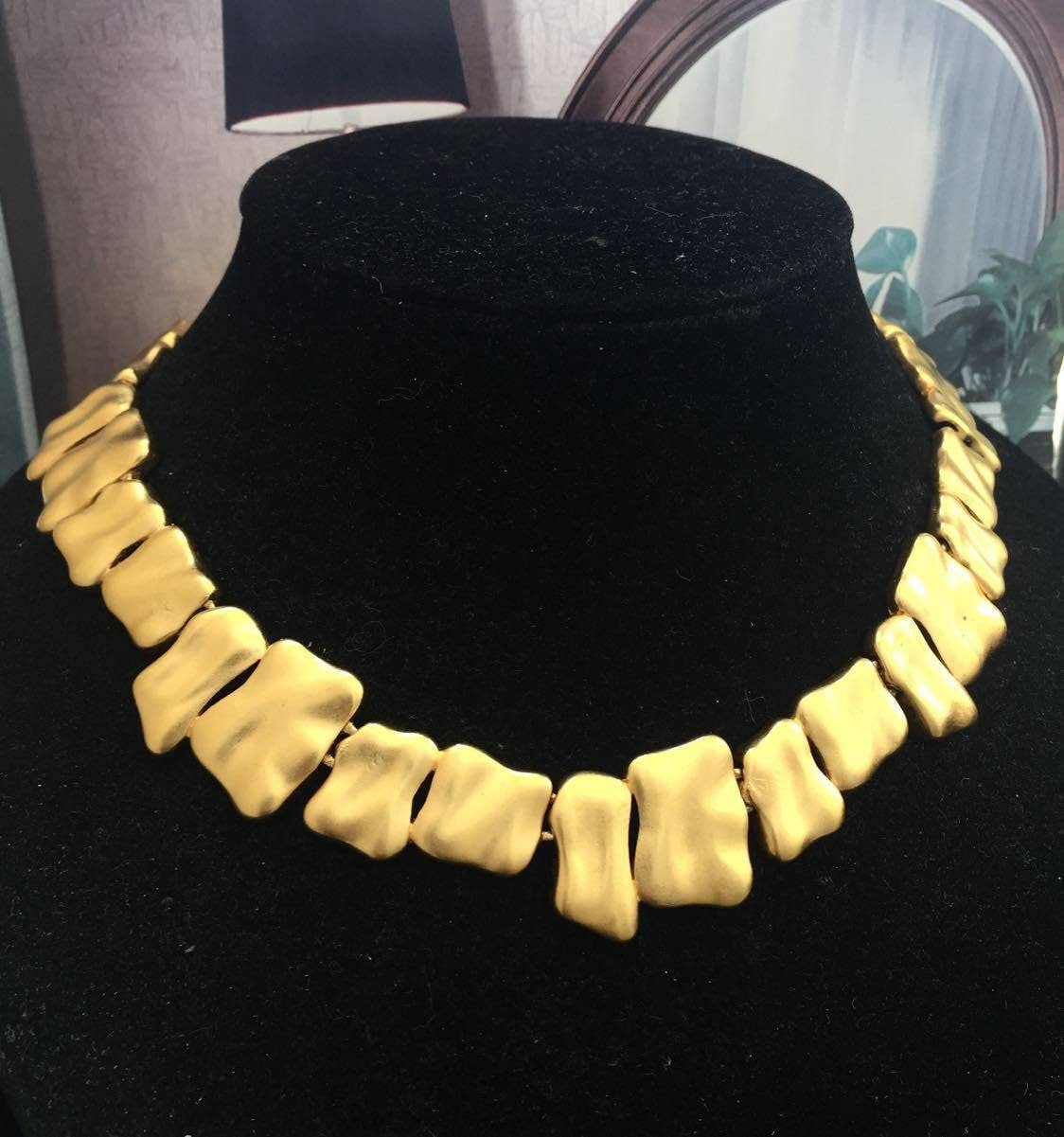 Collier Chanel Vintage Gripoix Doré Vert et Rouge