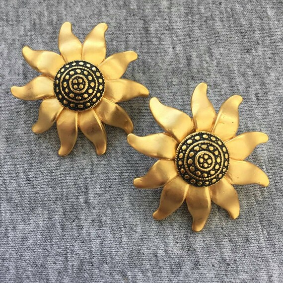 Exquisite! Daisy Flower EARRINGS Floral Chunky Bo… - image 2