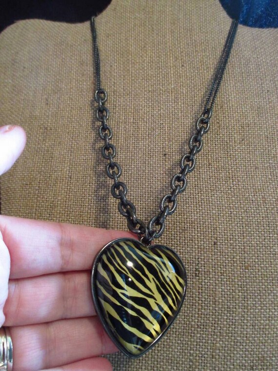 Green Zebra Heart Pendant Necklace Metal Chain Animal Goth Chunky Choker 16