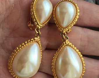 CHIC! Ellen Designs 80s Teardrop Dangle Pearl Earrings Bold  display picture 1