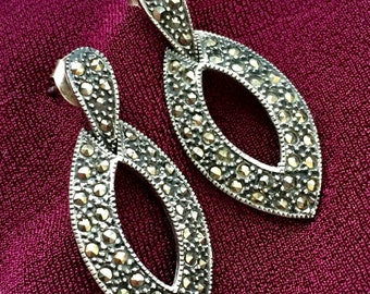 Chic! Sterling Silver marcasite drop Earrings petite dangle Pierced vintage signed 925  statement