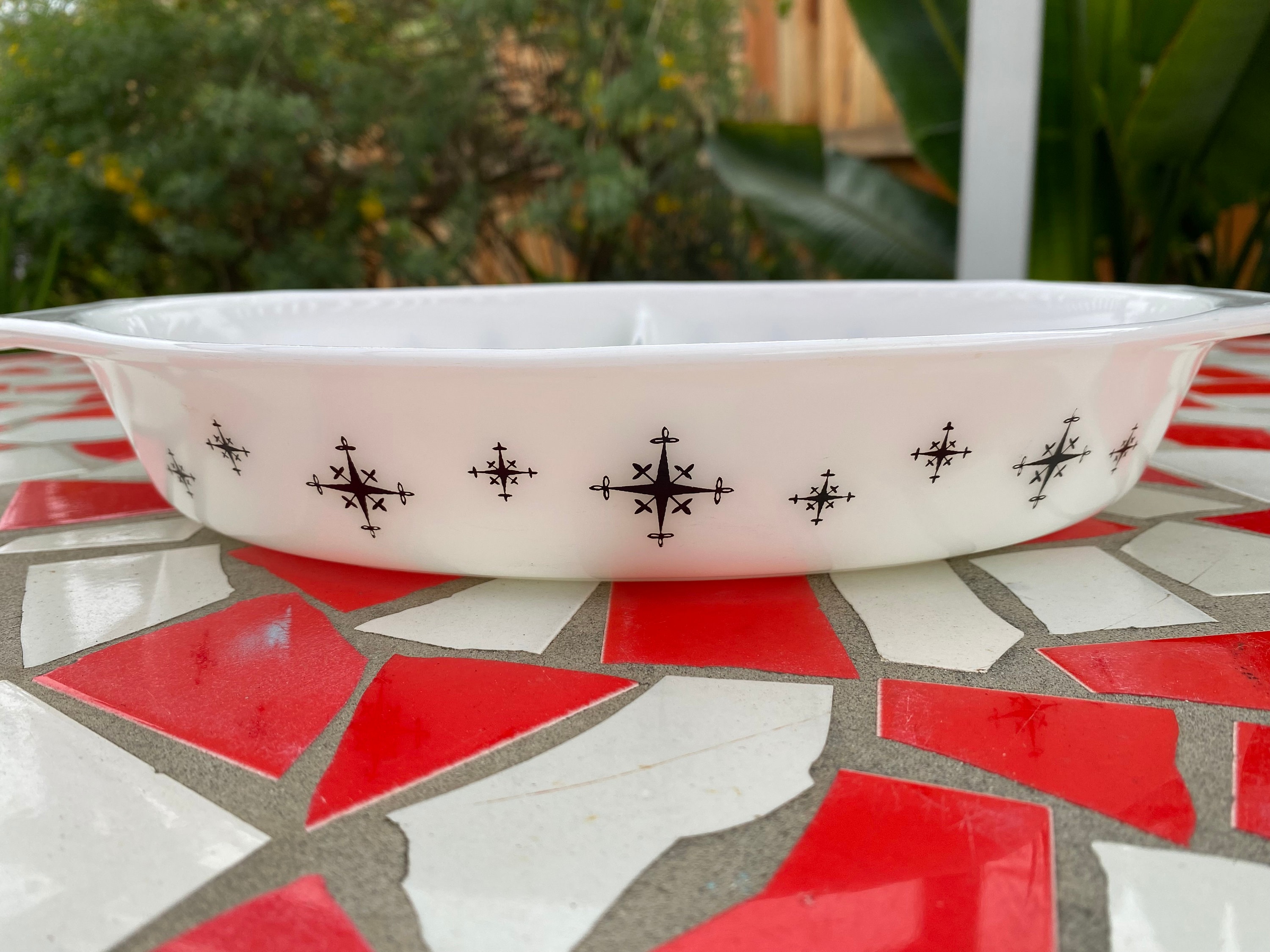 Pyrex Patterns Atomic Vintage PYREX Atomic Compass or Black Star Divided Casserole 1.5 Qt W ...