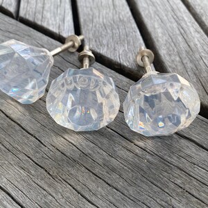 Three Matching Clear Drawer Knobs bild 9