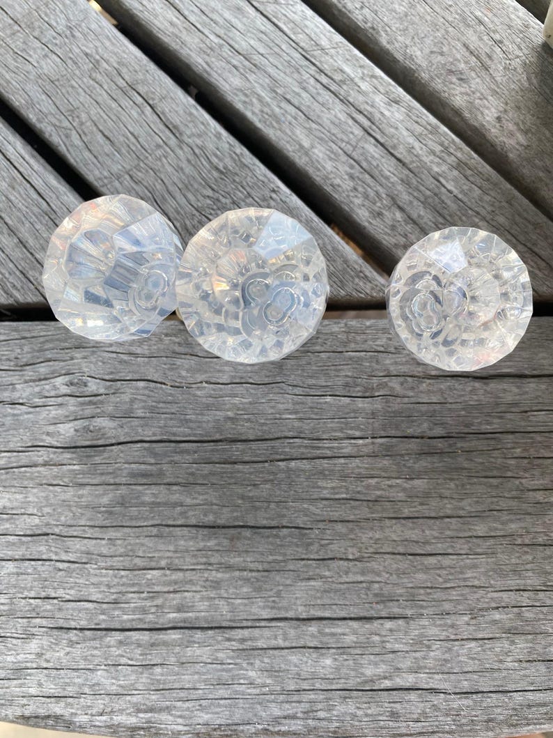 Three Matching Clear Drawer Knobs bild 1