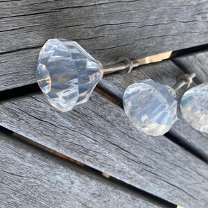 Three Matching Clear Drawer Knobs bild 10