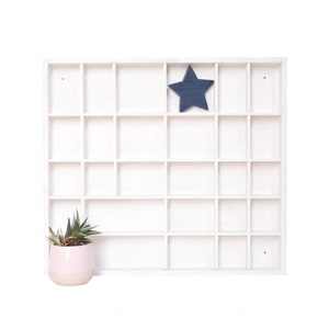 présentoir en bois blanc, porte-épices à 28 compartiments, collection de bibelots en bois peint, étagère, boîte d’ombre, organisateur