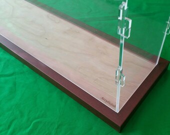 26"L x 9"B x 10"H vitrine met 3/16" dik acryl bruin houten framebasis Memorabilia Box Kaststandaards