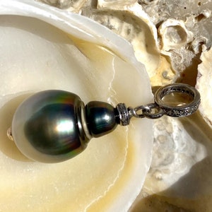 TAHITI pendant with black Diamonds