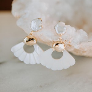 Pearl Drop Earrings |  Art Deco Bridal Earrings | Wedding Earrings | Bridesmaid Earrings | Fan Earrings | Modern Bridal Pearl Bermuda