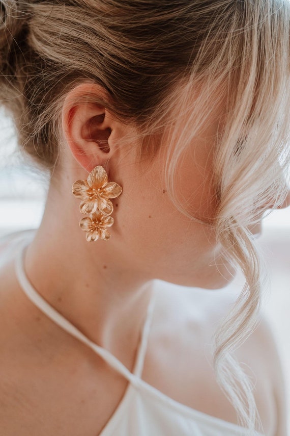 Floral earrings wedding discount