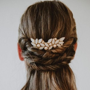 オパールブライダルヘアコーム：パールウェディングヘッドピースミラ