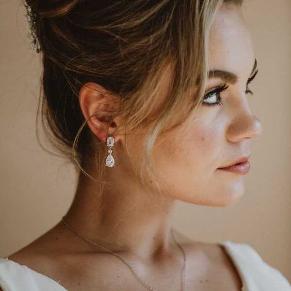 Zilveren Crystal Drop bruiloft oorbellen | Bungelen CZ Cubic Zirconia bruidsoorbellen | Eenvoudige bruid oorbellen | Minimalistische bruiloft oorbellen | Lola