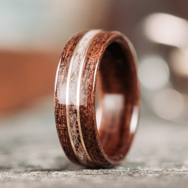 Artistic Wooden Wedding Band Picture in 4K Artistic Wooden Wedding Band Picture in 4K