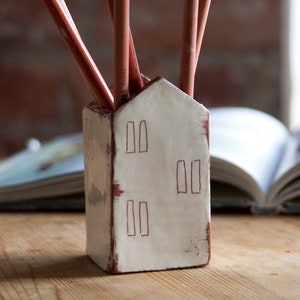 Ceramic HOuse-Literary Gifts-Shakespeare's Hamlet Quote Pencil Holder