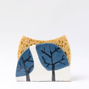 Keramik Schwamm Halter mit blauen Bäumen-Handmade Kitchen Decor-Minimal Pottery Geschenk-Skandinavischer Stil
