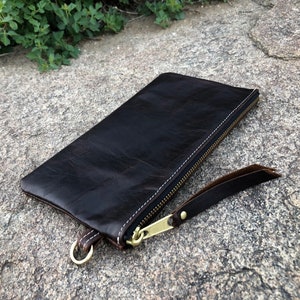 Cartera de cuero de lujo con cremallera y bolsillo interior. Cartera de mano de cuero extraíble para hombre y mujer. Hecha artesanalmente en EE. UU.