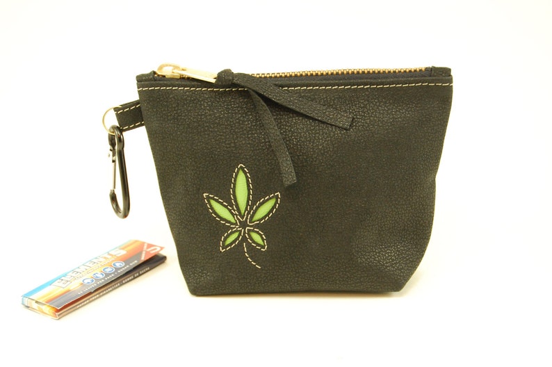 Small Purse Vape Pouch Leather Stash Bag Small Leather Weed Bag with Zipper Pocket Black Goatskin Travel Bag with Cannabis Leaf