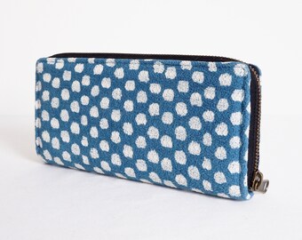 Cartera con estampado de lunares para mujer, monedero con cremallera para mujer teñido a mano de índigo natural, billetera larga ecológica - algodón, cremallera de metal YKK