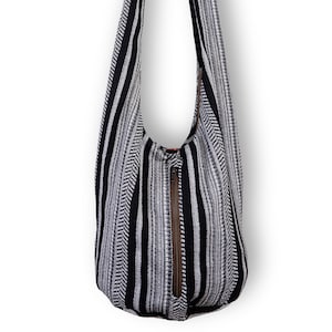 Handgemachte Hippie Umhängetasche mit Chevron Tribal Design, Sling Bag - Schwarz und Weiß, Stoff Crossbody Bag