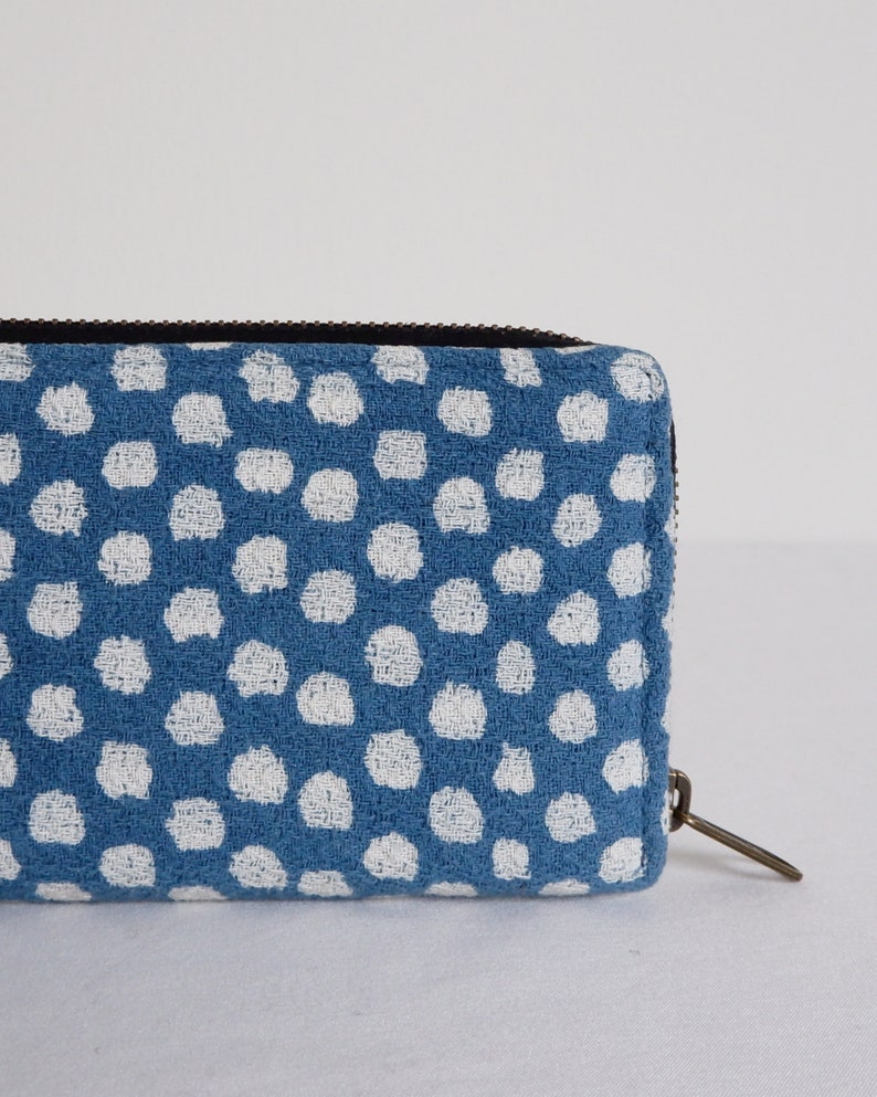 Cartera con estampado de lunares para mujer, monedero con cremallera para mujer teñido a mano de índigo natural, billetera larga ecológica algodón, cremallera de metal YKK imagen 2