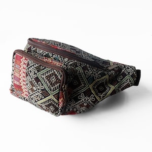 Boho Geometric Tapestry Fanny Pack, Vintage-Style Crossbody Sling Bag for Festivals & Travel