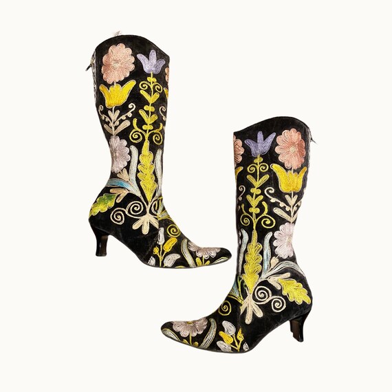 GALERI CENGIZ - Y2K Embroidered Heeled Velvet Boot