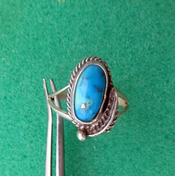 Vintage Turquoise Sterling Silver Native American Navaho Ring  Unbranded View 2
