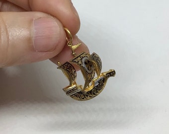 Antique damascene pendant. Year 1956