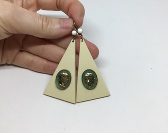 Vintage green cameo earrings, Galalith, triangular. 1930./Vintage green cameo earrings.Galalith and brass.1930s.Art Deco.