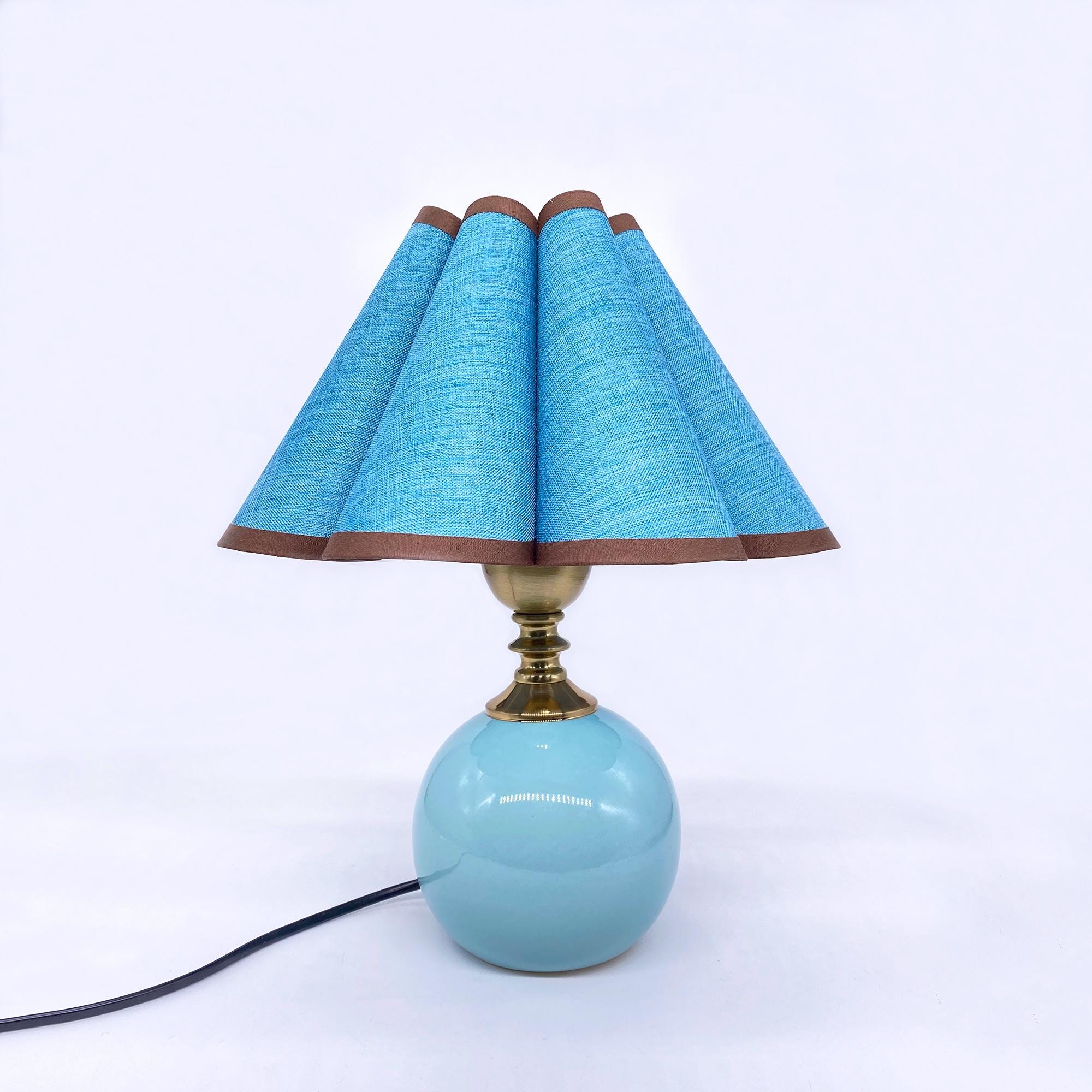 ハンドメイドのブルーセラミックテーブルランプ｜ヴィンテージ風