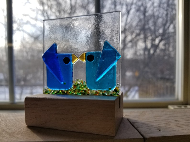 Bright Blue /& Aqua Fused Glass Kissing Birds in the Perfect Wooden Stand