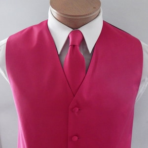 Herrväst Fuchsia Slät Satin Med Klädda Knappar Väst Levereras Med Matchande Knytband Och Näsduk Svart Justerbar Baksida