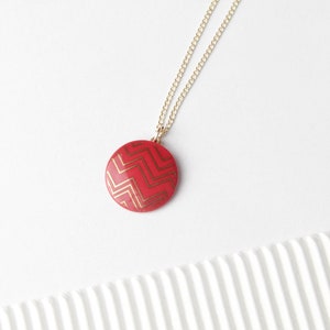 Red porcelain pendant, with gold zigzag image 4