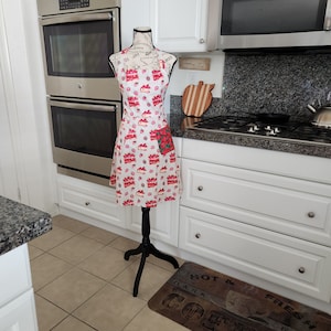 Women&#39;s Strawberry dessert full apron