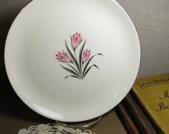Platinum Accent Pink Crocus Grant Crest Dinner Plate