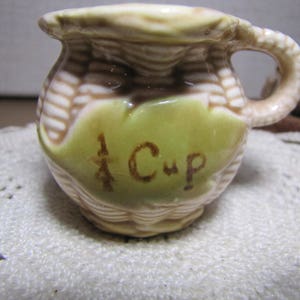 Basketweave Look Measuring Cup - Fourth of a Cup Size